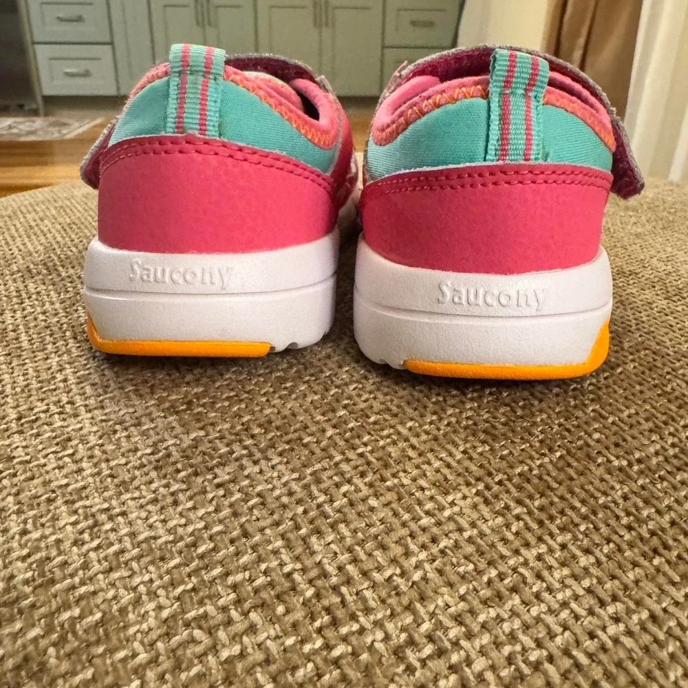 Saucony toddler water shoes 10.5